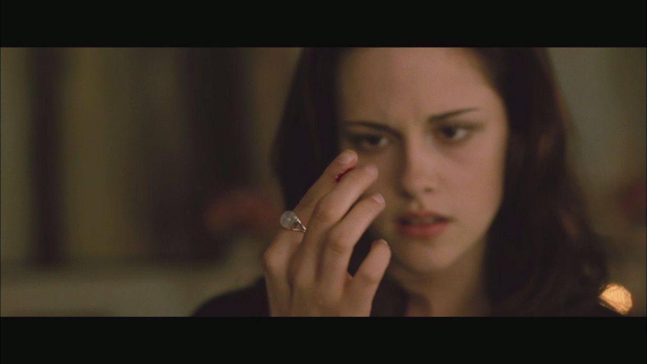 NewMoonMTVClip0061.jpg