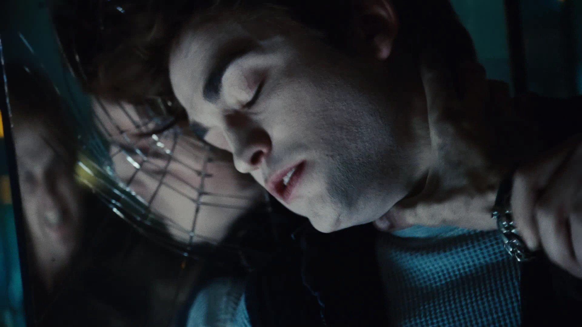 TwilightTrailer0165.jpg