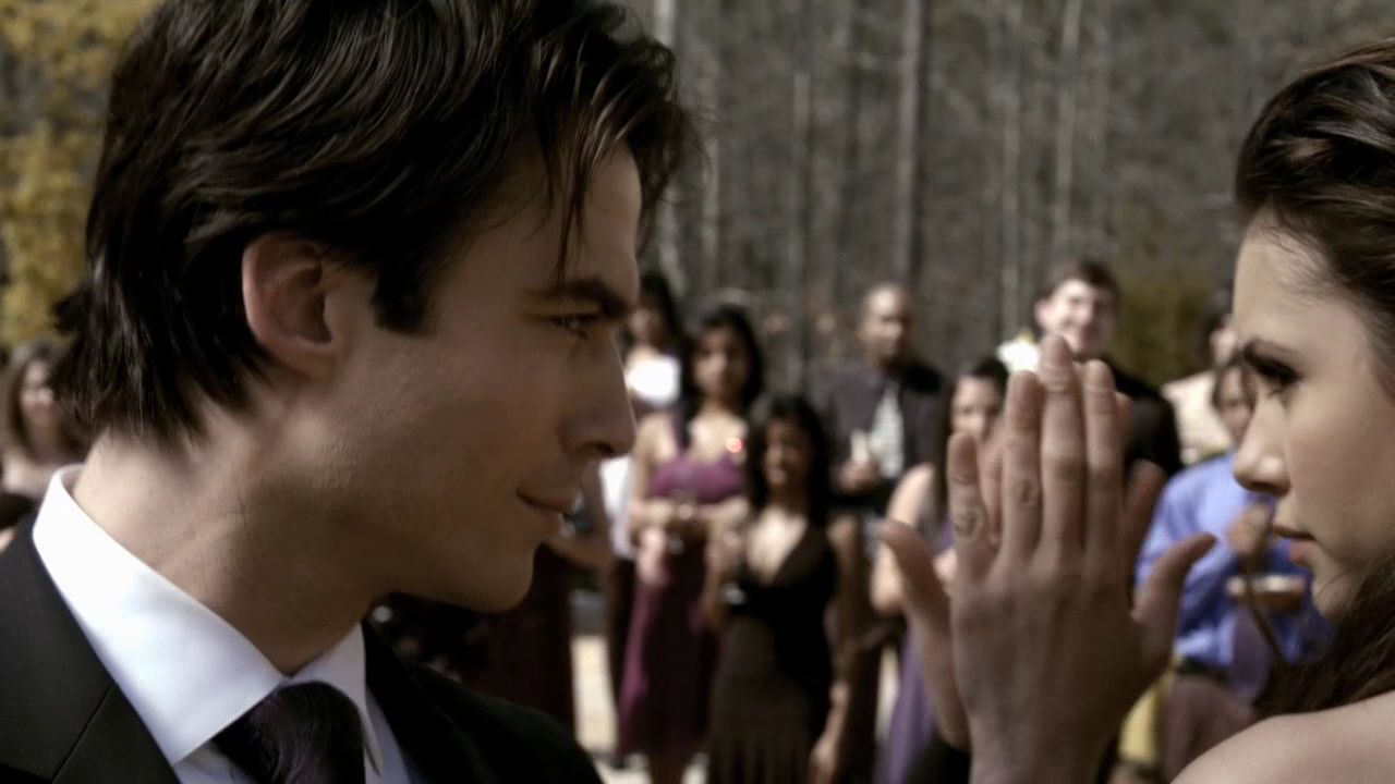 19 йен. The Vampire Diaries 1x19 Damon and Elena.