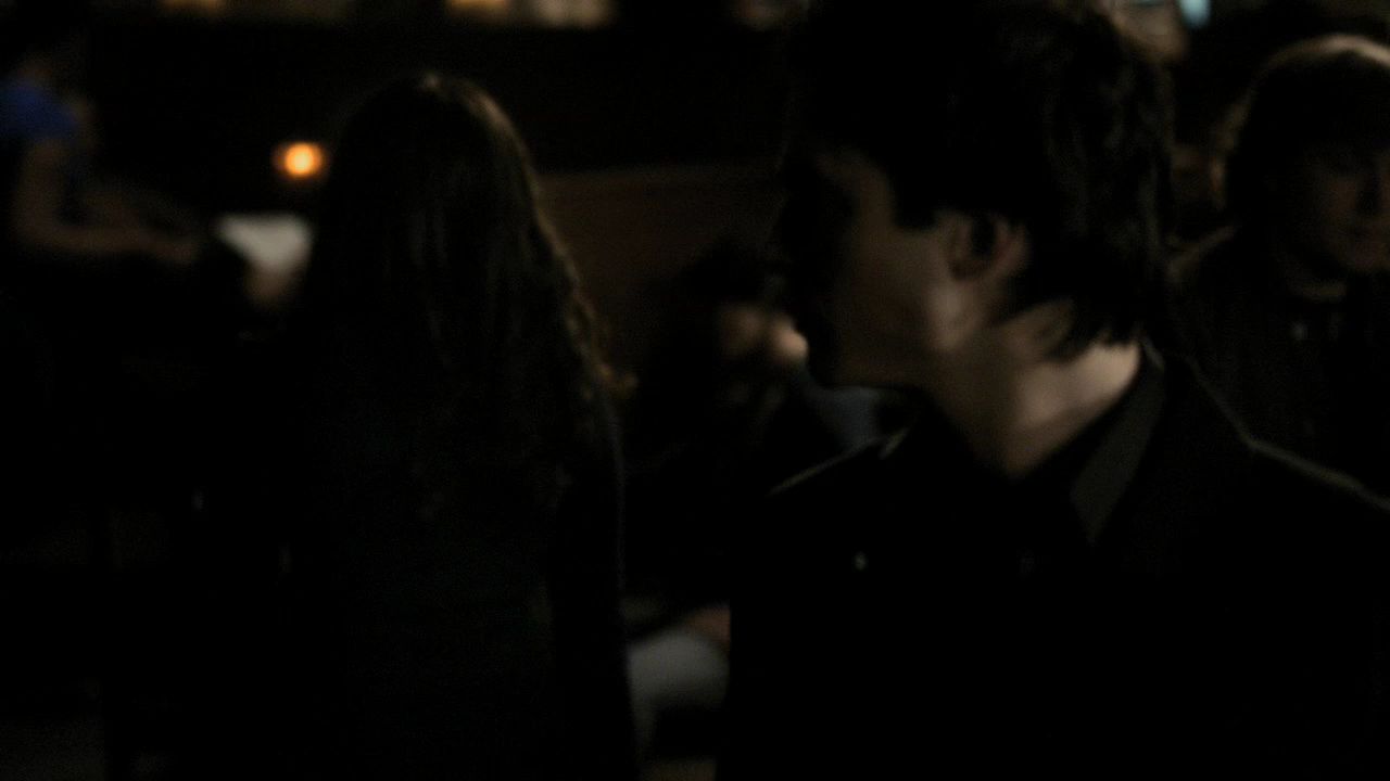 122VampireDiaries0421.jpg