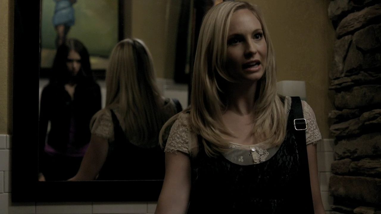 Кэролайн 2. Кэролайн форбс. Caroline Forbes screencaps. Кэролайн Лэйн. Кэролайн форбс вампир без чувств.