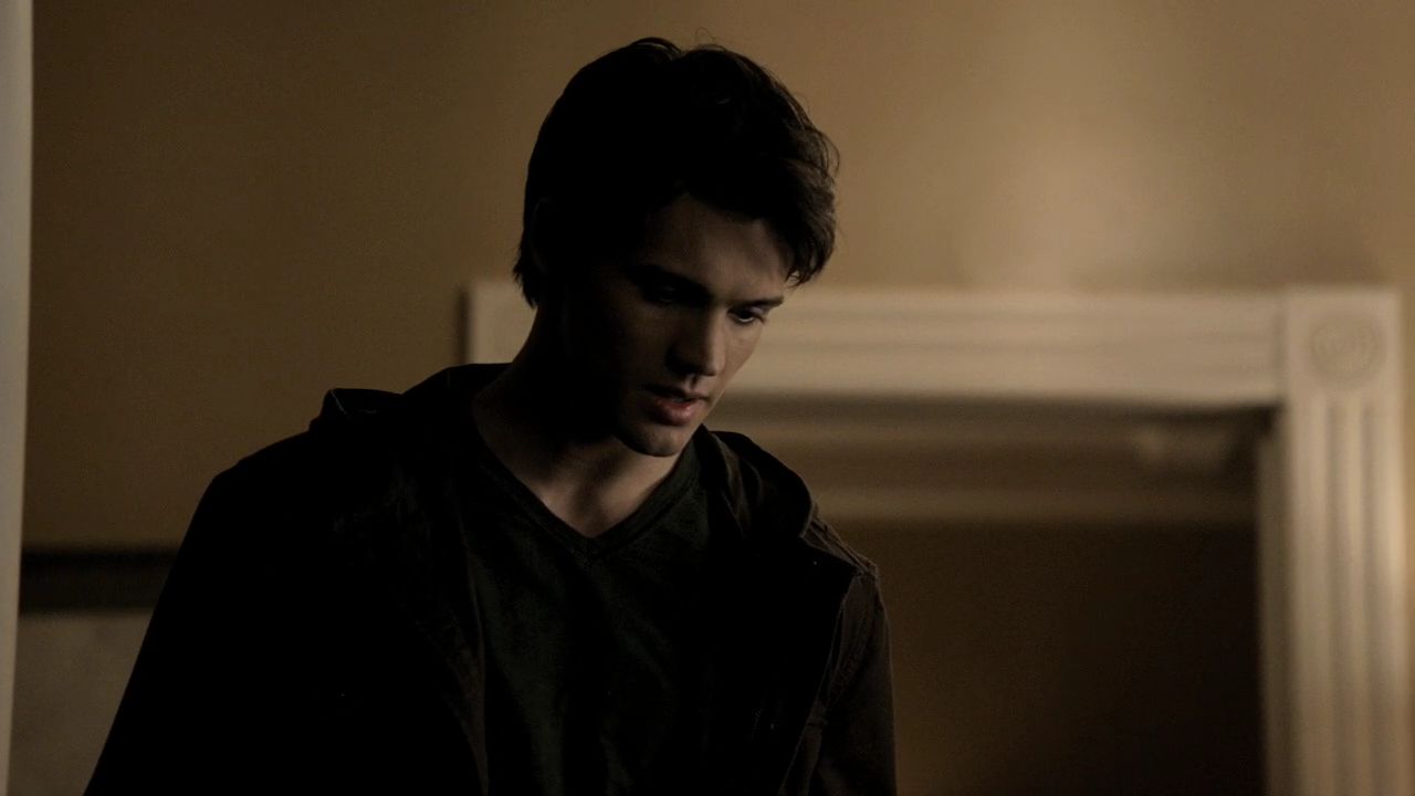 214VampireDiaries0838.jpg