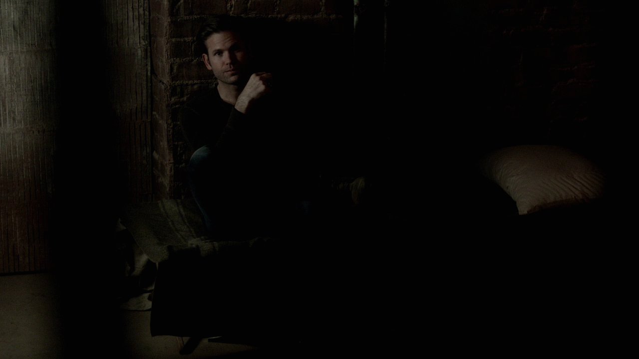 319VampireDiaries0007.jpg