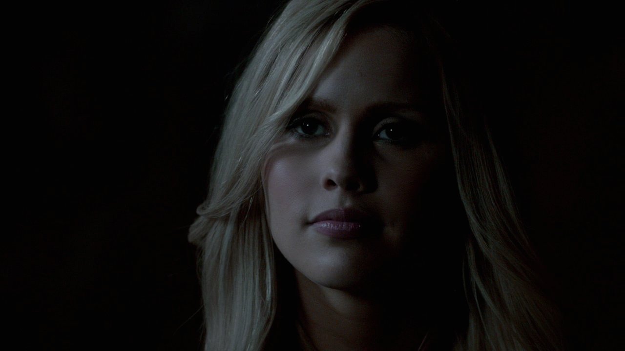 319VampireDiaries1470.jpg